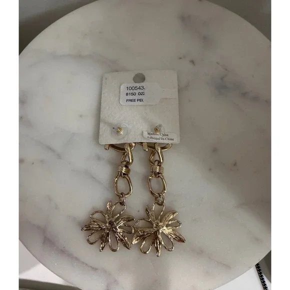 Free People Gold Heart and Flower Drop Earrings Post Back Statement Jewelry - Picture 2 of 2